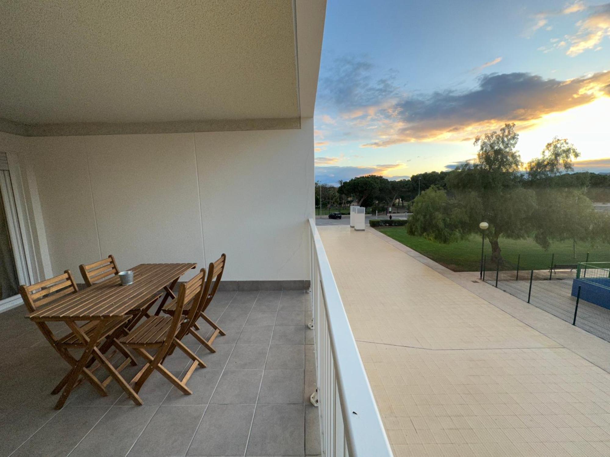 Apartamentos Canet Al Mar. كانيت ذي بيرينغير المظهر الخارجي الصورة