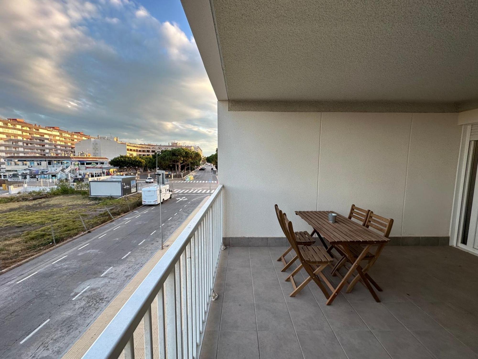 Apartamentos Canet Al Mar. كانيت ذي بيرينغير المظهر الخارجي الصورة